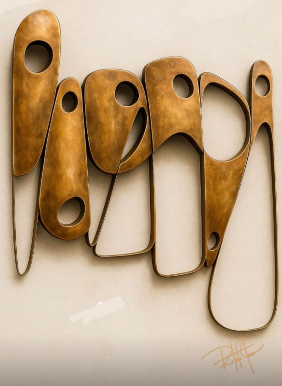 Casulos — Objeto de Parede. Bronze maciço puro. Roberto Claussen.